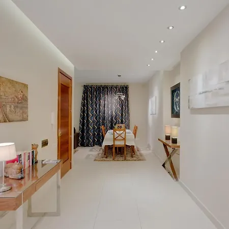 Apartment Luxury Apartment, Prime Location In St Julians *