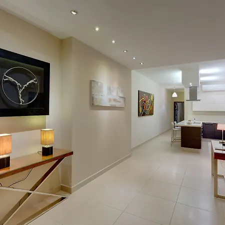 Luxury Apartment, Prime Location In St Julians