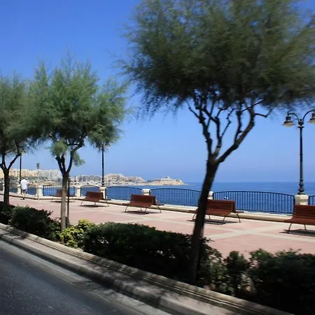 Luxury Apartment, Prime Location In St Julians 아파트